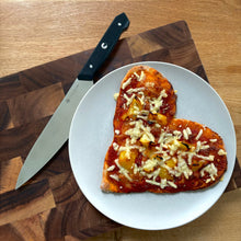 Load and play video in Gallery viewer, 8" Professional Chef's Knife, Easy to Slice Through Anything, High-End Steel. Lifetime Guarantee 🔪