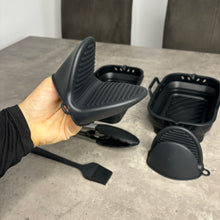 Load image into Gallery viewer, Cyraeon Silicone Air Fryer Accessories Set - 19.6CM Basket, Divider, Gloves, Oil Brush &amp; Tongs.
