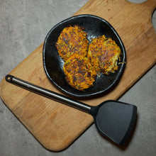 Load image into Gallery viewer, Cyraeon Flat Kitchen Spatula, Heat Resistant up to 450°C, Silicone and Premium Stainless Steel.
