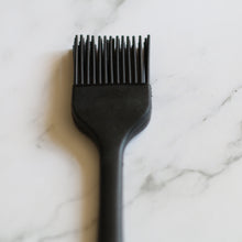 Load image into Gallery viewer, Silicone Pastry Brush, Use When Cooking, Baking, Grilling &amp; Basting. Heat Resistant. Black, 21CM.

